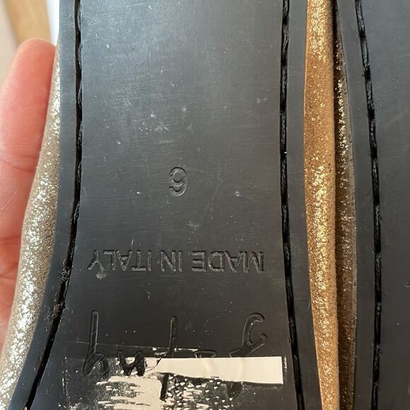 FS/NY MADE IN ITALY DISTRESSED PADDED GOLD FLATS.   NEW - Picture 5 of 7